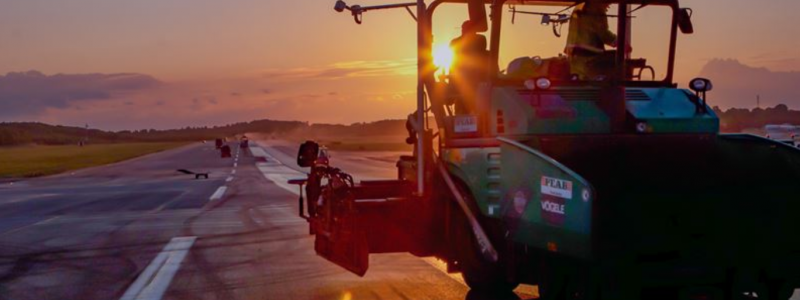 Snart kommer flygplanen att landa på ECO-Asfalt i Örnsköldsvik. Foto: Peab