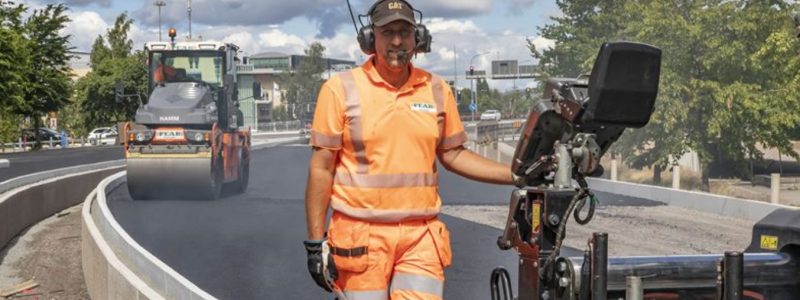 Uppdraget gäller underhållsbeläggningar med tillhörande anläggningsarbeten samt fräsningsarbeten och vägmarkering. Foto: Peab