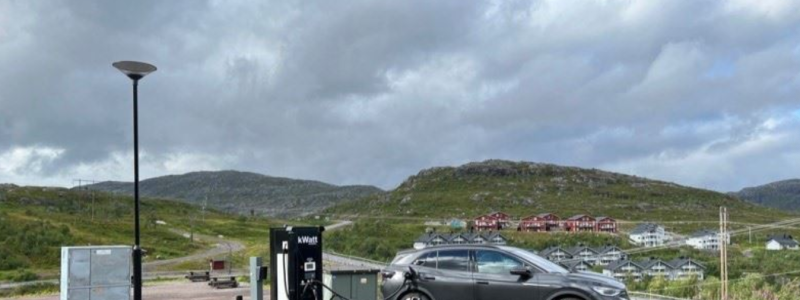 Flexibel snabbladdare för elbilar på plats i Riksgränsen. Foto: Vattenfall