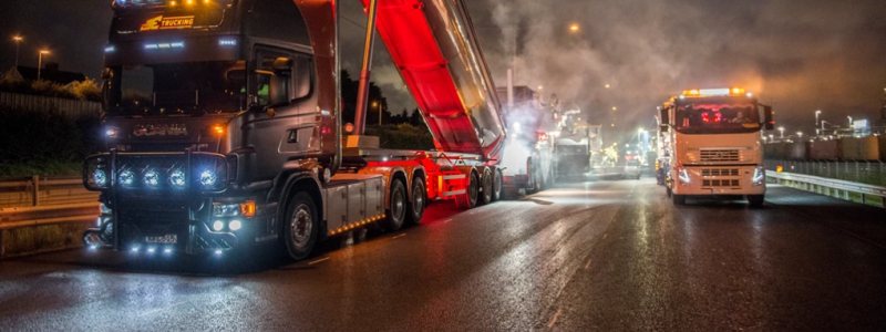 Trafikverket asfalterar om båda körfälten på E20 mellan trafikplats Svista och trafikplats Kjula- Foto: Trafikverket