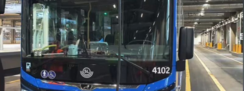 SL:s bussdepåer görs redo för fler elbussar. Foto: SL