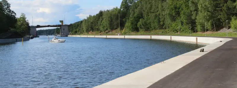 Promenadvägen på nordöstra sidan av kanalen, norr och söder om Mälarbron öppnas nu permanent. Foto: Trafikverket