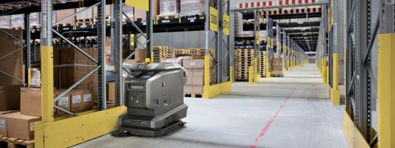 KIRA B 50, en helt autonom städrobot testas i Stockholms tunnelbana. Foto: Kärcher