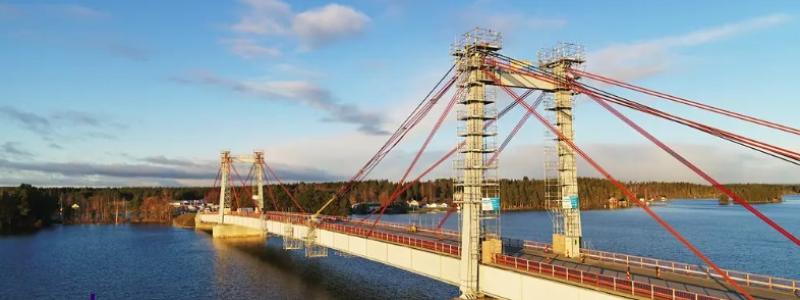 Strömsundsbron är en cirka 330 meter lång snedkabelbro och en viktig del av E45 över Ströms Vattudal i Strömsund. Foto: Trafikverket
