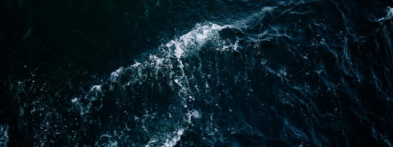 En bräddutloppsledning i Saltsjökvarn installeras. Foto: michael benz/unsplash