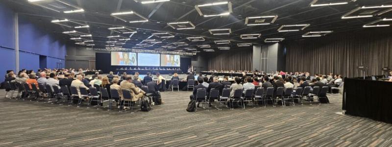 Över 80 medlemsnationer deltar i ITA General Assembly. Bakom delegaterna finns även platser för åhörare och för deltagare i arbetsgrupper och kommittéer. Foto: Svenska Bergteknikföreningen
