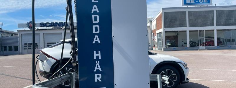 Laddstationer för elbilar är lågt prioriterat av svenskarna Foto: Stina Wickenberg