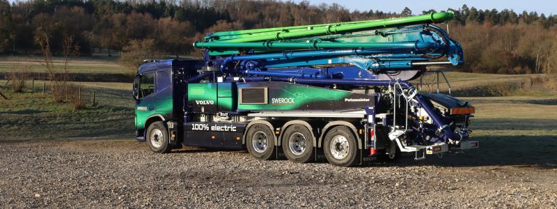 Den fyraxlade lastbilen har en totalvikt på. ca 32 ton Foto: Swerock