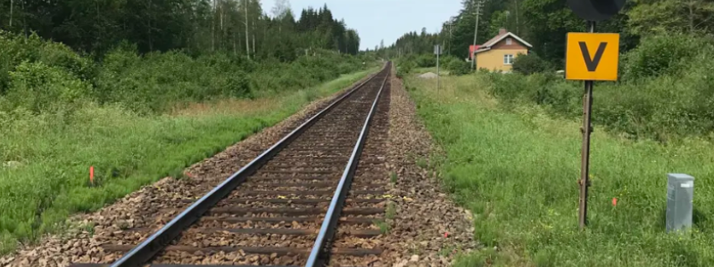 Sydostlänken innebär att Olofströmsbanan mellan Älmhult och Olofström elektrifieras och rustas upp. Foto: Trafikverket