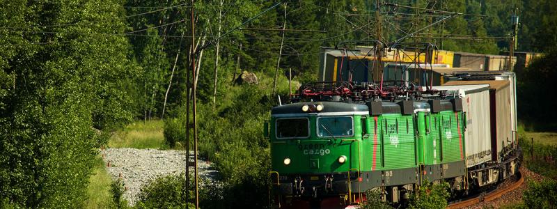 Något konkret som saknas i regeringens direktiv är snabbare införande av möjligheten till längre, tyngre och större godståg, menar Tågföretagen. Bild: Green cargo pressbild