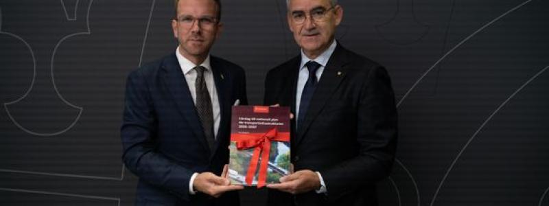 Andreas Carlsson bostads och infrastrukturminister, Roberto Maiorana generaldirektör Trafikverket, nationell plan för transportinfrastrukturen 2026-2037. Foto: Andreas Gärdnert