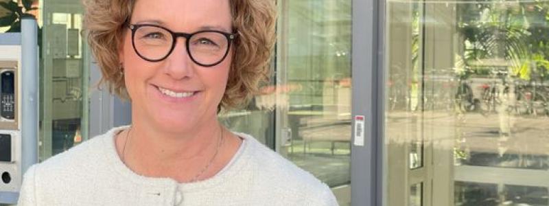 – Om vi zoomar ut lite så går det över miljon persontåg under ett år och resorna är dubbelt så många som för trettio år sedan. Det är en bra utveckling men ställer stora krav på järnvägen. Den behöver rustas och utvecklas för att kunna ta hand om alla resor och transporter, så att allt fler kommer fram i tid på fler sträckor, säger Ann-Sofie Atterbrand, avdelningschef järnvägsplanering på Trafikverket. Foto: Trafikverket.