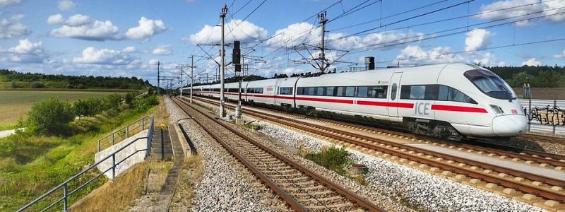 Planen inkluderar timvisa fjärrtågsförbindelser till alla större städer i Tyskland, även de som idag är underbetjänade, som Chemnitz, Heilbronn och Schweinfurt.Foto:  Creative Commons Lic. Kredit:holzijue