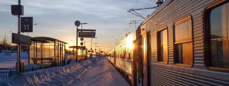 Både resande och lönsamhet försämrades för den upphandlade järnvägstrafiken under 2023. Foto: Adobe Stock/Transportstyrelsen