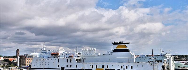 Trelleborgs hamn med färjan "Tom Sawyer" . Foto: Wikimedia Commons