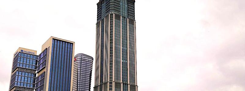 Tornet är en del av Istanbul Financial Center, ett projekt som lanserades i början av 2000-talet i syfte att stärka Turkiets roll på den globala finansmarknaden. Projektet fick officiellt klartecken från regeringen 2009, och sedan dess har omfattande investeringar och lagändringar banat väg för det finansiella centrumets utveckling. Foto: Wikipedia Common, kredit: Ail Subway
