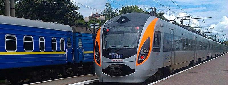 EU har investerat i transportinfrastrukturen i Polen, Slovakien, Ungern, Rumänien, Ukraina och Moldavien och förankrat de två sistnämnda länderna i EU:s inre marknad och transportområde. Solidaritetskorridorerna fortsätter ännu att vara ett säkert alternativ för Ukrainas och Moldaviens handel med resten av världen. Foto: Ukrzaliznytsia,