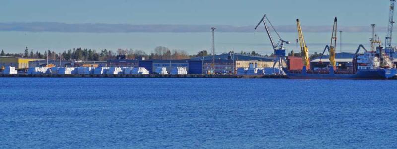 Umeå hamn, sedd från färjekajen i Obbola. Foto: Louise Vedin/Wikimedia Commons/https://commons.wikimedia.org/wiki/File:Ume%C3%A5_hamn.jpg