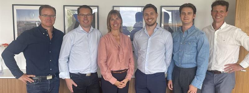Från vänster: Andreas Dahlner, projektledare och grundare av AVVAtech, Håkan Persson, försäljningsansvarig och grundare av AVVAtech, Andréa Edstrom, CFO Uniwater, Johan Wallén, Förvärvsansvarig Uniwater, Per Christner, Förvärvsanalytiker Uniwater, Claes Rudenholm, VD AVVAtech. Foto: Uniwater