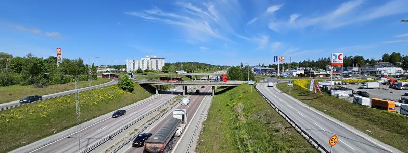 Upplands Väsby kommun vill att E4 breddas med två nya körfält och en fullt utbyggd trafikplats norr om trafikplats Glädjen. Foto: Daniel Jansson, Upplands Väsby kommun