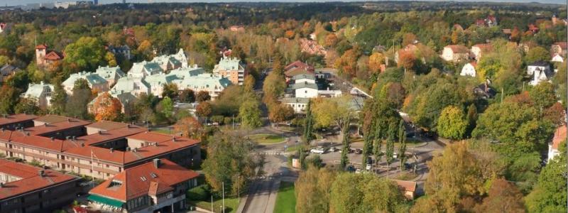 De centrala delarna av Djursholm är en lågpunkt som är särskilt utsatt vid skyfall. Risken för översvämningar är hög. Därför planerar Danderyds kommun en rad åtgärder. Danderyds kommun