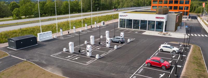 Första spadtaget togs i oktober 2024. Ursprungligen beräknades byggtiden till 15–18 månader, men projektet har färdigställts på åtta månader. Foto: IONITY