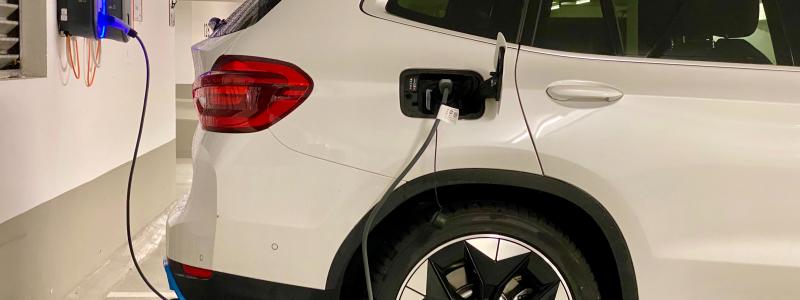 Vattenfall InCharge ska leverera 200 laddstationer till Stora Enso Foto: eren goldman/unsplash.