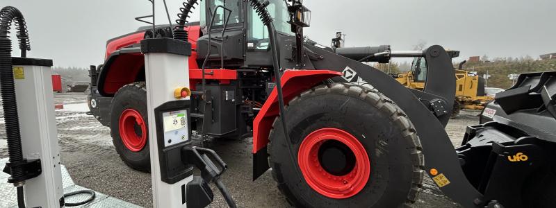 Lastare och laddare vid öppnandet i Vallentuna Foto: Veidekke