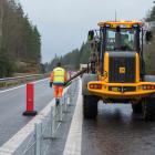 På det statliga stamvägnätet kan Trafikverkets trimningsåtgärder bestå av räcken, säkra sidoområden, poliskontrollplatser, mitträffling, underglidningsskydd för motorcyklister och åtgärder i korsningar.
FOTO: Trafikverket