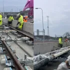 Spåren monterades på betongblock medan de låg på marken, innan hela anläggningen lyftes upp till rätt höjd. Foto: Trafikverket