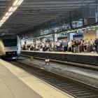 En välfylld perrong på Stockholms centralstation. Foto: Stina Wickenberg