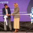 Landshövdingen, Helene Hellmark Knutsson, för Västerbotten invigde det nya vattenverket tillsammans med Vakins vd Robert Hansson. Foto: Vakin