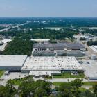 IP Capital Partners avyttrade nyligen en lagerbyggnad i Jacksonville, USA till Easton & Associates som köper denna industrifastighet från 1956. Investeringsbolaget IP Capital Partners har sålt en lagerfastighet på cirka 19 200 kvadratmeter för 8,5 miljoner dollar. Fastigheten är klassad för lätt industriell användning. Affären gäller en industribyggnad belägen på adressen 540 Beautyrest Avenue i Jacksonville. Köpet genomfördes av Collin Easton, delägare i Easton & Associates, medan Josh Procacci, investeringschef på IP Capital Partners, representerade säljaren. Försäljningen rapporterades av CoStar Research den 15 juli 2025. Foto: CoStar Research