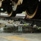 När spårfordon passerar snäva kurvor kan ett högfrekvent gnisslande ljud uppstå, så kallat kurvskrik. Foto: ereng hu/Unsplash