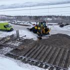 Sliprar läggs på plats vid återställningsarbetet på Malmbanan Foto: Trafikverket