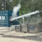Metoden innebär att jorden hettas upp med vattenånga för att döda växtens frön. Foto: Trafikverket