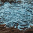 PFAS och andra kemikalier kan spridas till vattenmiljöer och byggas upp över tid, vilket hotar både ekosystem och dricksvatten. Foto: Stupidmen City/Unsplash