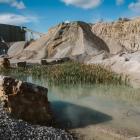 Minskande antal täkter och ökande behov av bergmaterial gör försörjningen mer sårbar. SBMI betonar vikten av långsiktig planering för att säkerställa att material finns nära byggprojekten. Pressbild: SBMI