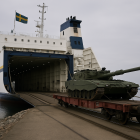 Enligt Försvarsmakten är det angeläget med fortsatt tågfärjetrafik mellan Sverige och Tyskland. Bild: Symbolisk AI-genererad bild