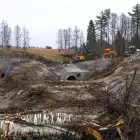 Under två år ska Svevia på uppdrag av Trafikverket, utföra en rad avvattningsåtgärder i Södermanlands län. Foto: Henke Olofsson