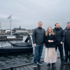 EU-minister Jessica Rosencrantz deltog i demonstrationen av det obemannade ytfartyget Vanta-6 i vattnet vid Strandvägen i Stockholm. Foto: Stark