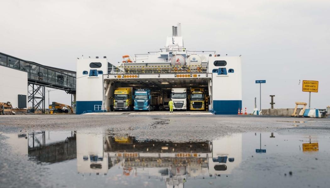 Att färdas runt Bottenviken landvägen innebär en 100 mil längre transport än att gena över Kvarken med den färja som går i dag.
FOTO: Pressbild
