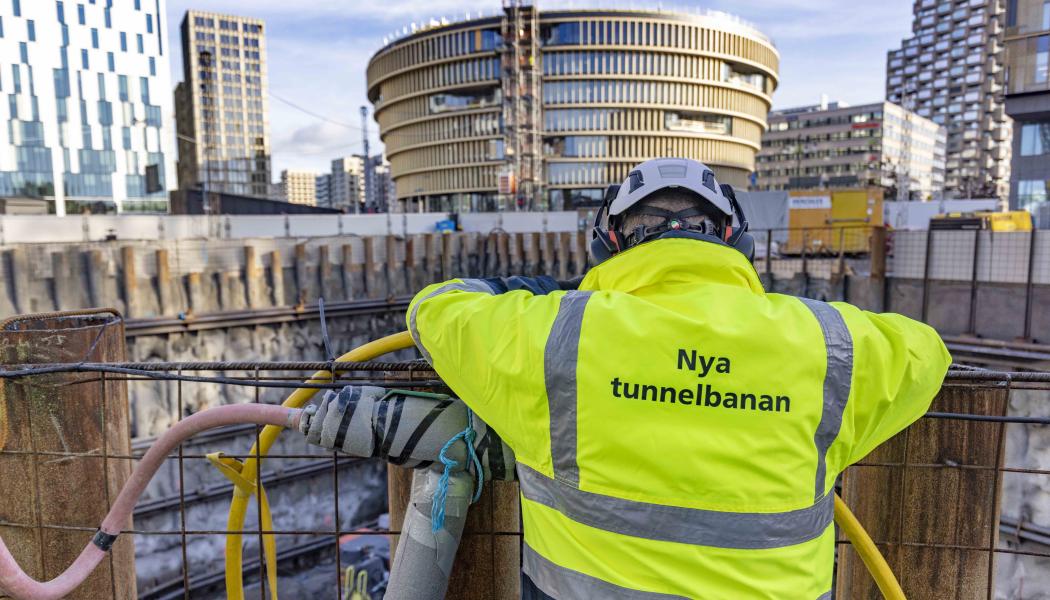 Utbyggnaden av nya tunnelbaneförbindelser är i full gång i Stockholmsområdet, men ytterligare 12 spårprojekt kan bli verklighet, enligt ett förslag från Region Stockholm som nu granskas av regionpolitikerna. Här pågår arbeten i Hagastaden i norra Stockholm stad med att bygga ut gröna linjen från Odenplan till Arenastaden.
FOTO: Liza Simonsson
