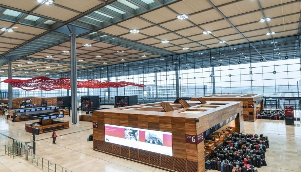 Patrick Pleul/AP/TT: En bild från huvudterminalen på flygplatsen Berlin Brandenburg, tagen den 25 november.