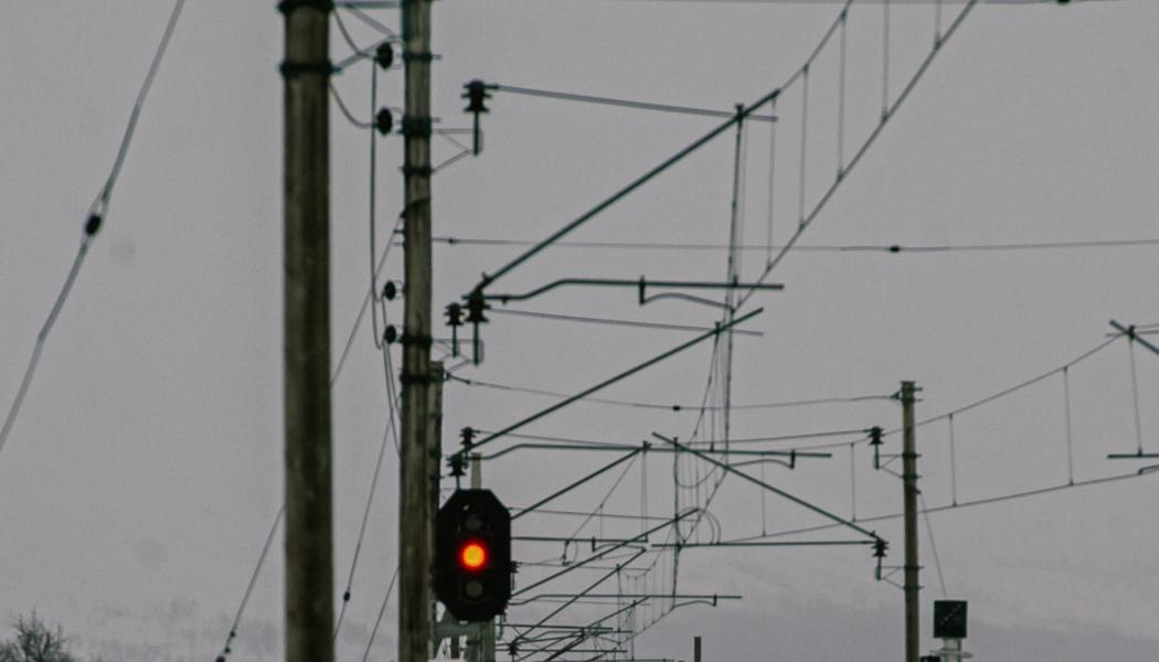 Ett pendeltåg med omkring 1 000 passagerare blev strömlöst inne i den fem kilometer långa tunneln. Foto: daniel stiel/unsplash