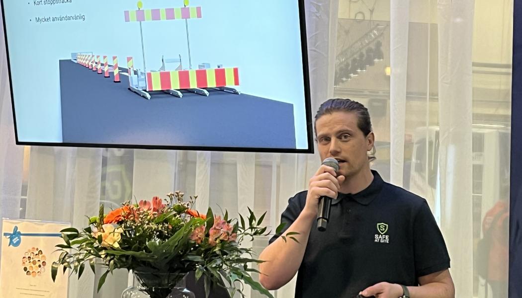 Kasper Österdahl, ingenjör på Safe at Site, presenterade ProGuard Zone Stop vid en föreläsning om ProGuard Zone Stop på väginfrastrukturmässan Elmia På Väg.
FOTO: Anders Carlsson
