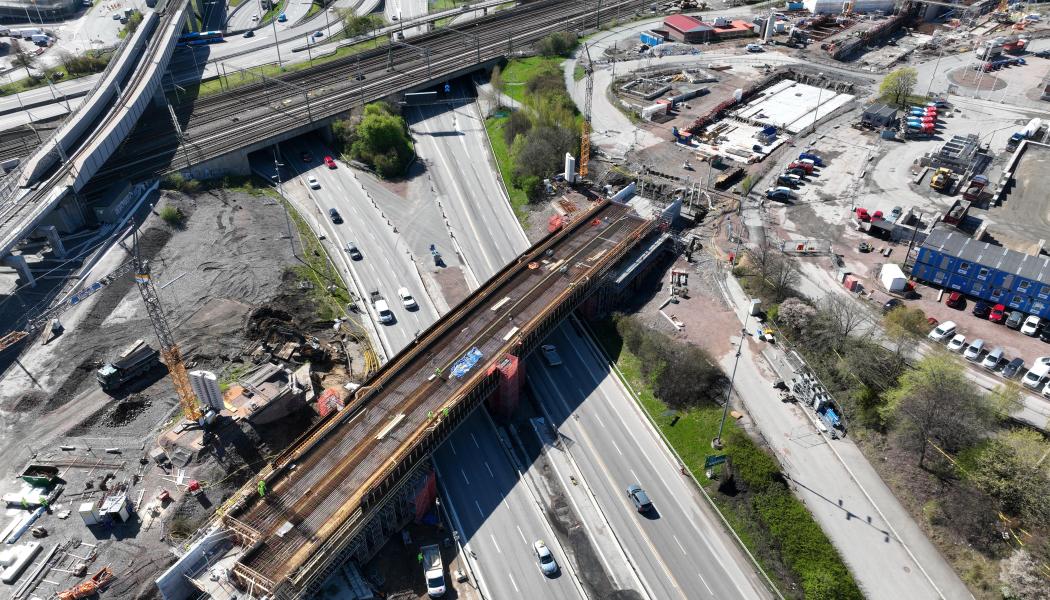 Broarna i Olskroken som ska öka kapaciteten och förbättra järnvägssituationen väster om Göteborgs Centralstation. Mattias Emanuelsson, Madelene Staf, och Andreas Lundgren vid Peab föreläste om projektet. 
FOTO: Trafik Göteborg
