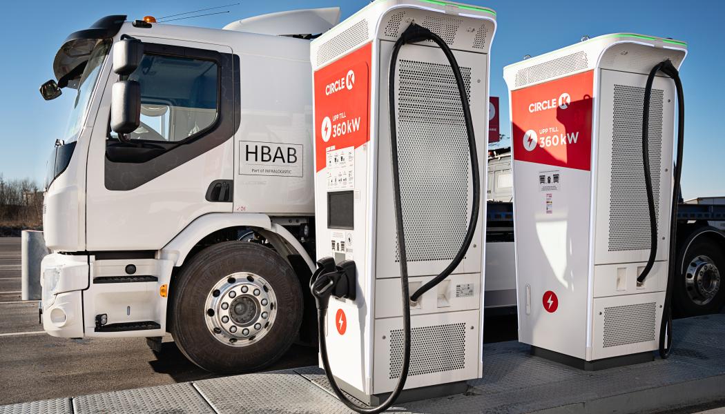 Circle K planerar att öka kapaciteten vid den tidigare öppnade stationen Vädermotet. Denna station kommer att få tre nya laddare med en kapacitet på 400 kW vardera. Foto: Circle K 