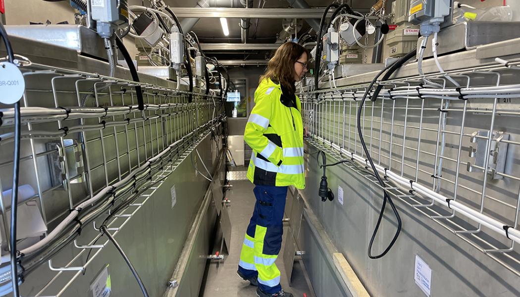 Malin Tuvesson på pilotanläggningen i Sundsvall. Foto: Camilla Borgström, MSVA