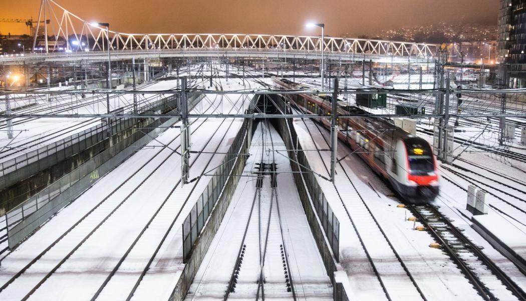 Audun Braastad/NTB/TT: Det skulle bli dyrt att bygga höghastighetstågbana till Oslo, men det skulle ersätta en miljon flygresor. Arkivbild.